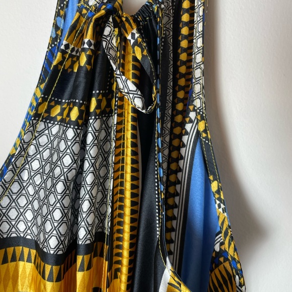 New Women's Blue & White Sleeveless Pleated Striped Maxi Dress Size Small - Picture 5 of 12